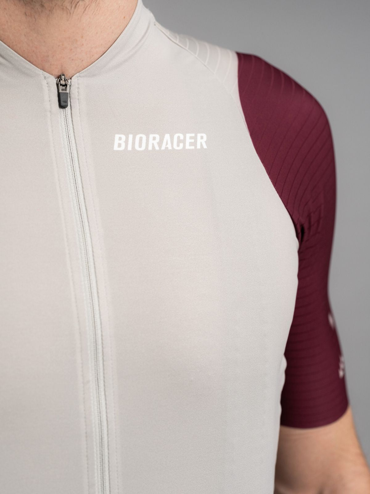 Icon Wielershirt Warm Grey – Bordeaux